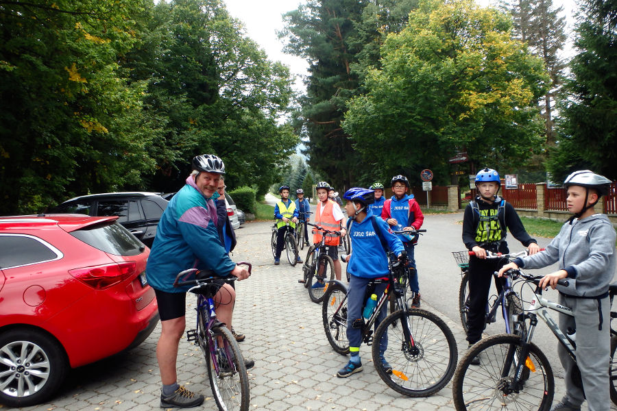 Príprava na bicyklový výlet starších